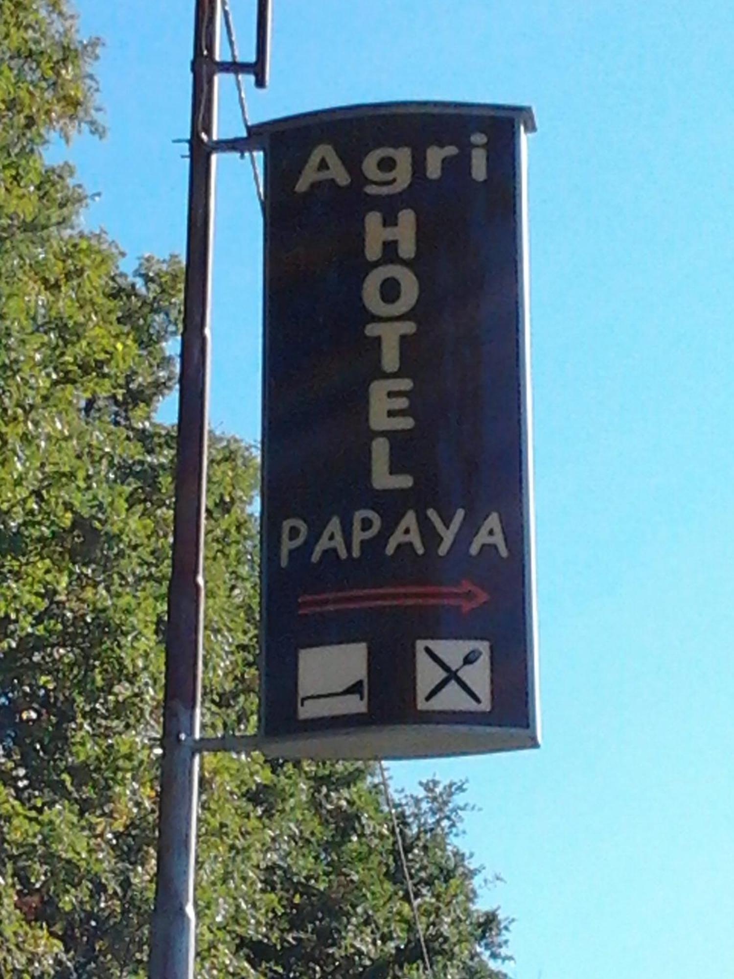Agrihotel Papaya San Pietro Apostolo Exteriör bild