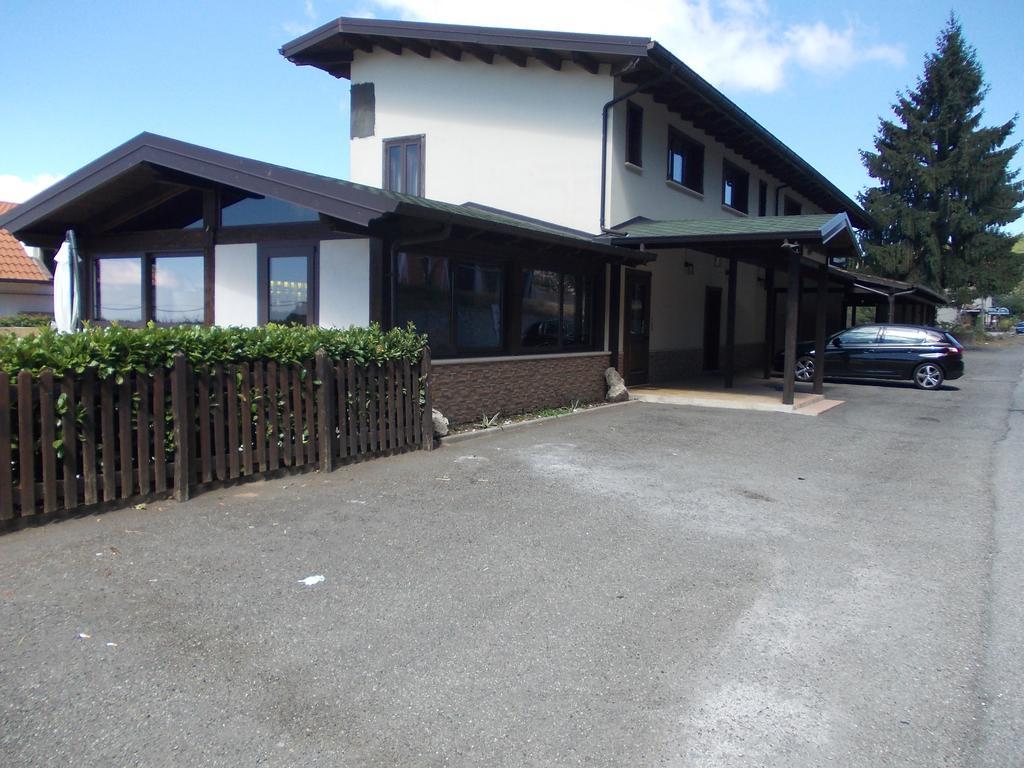 Agrihotel Papaya San Pietro Apostolo Exteriör bild
