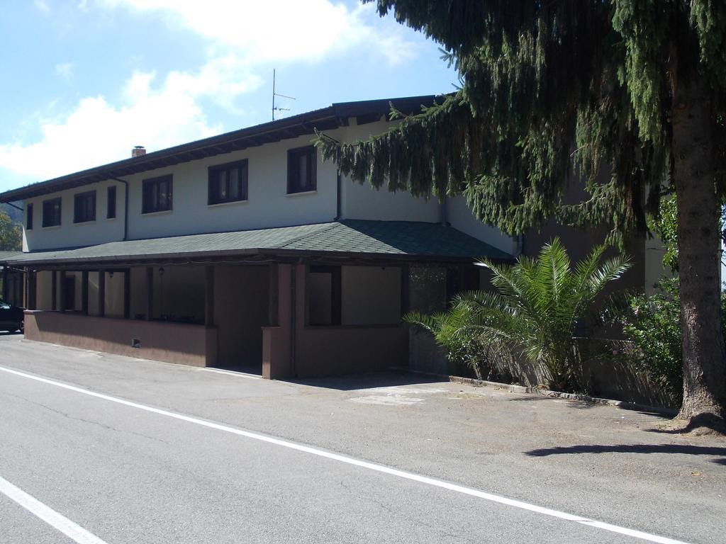 Agrihotel Papaya San Pietro Apostolo Exteriör bild