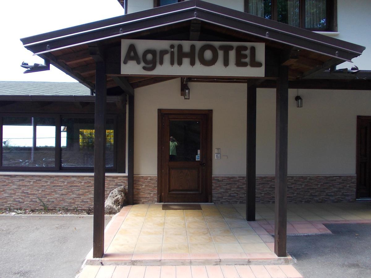 Agrihotel Papaya San Pietro Apostolo Exteriör bild
